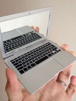 MirrorBookAir5.jpg